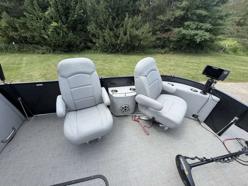 Slide: The Image of Manitou Encore 24 Pro Angler SHP 2021 - 7089245