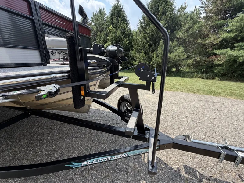 Slide: The Image of Manitou Encore 24 Pro Angler SHP 2021 - 7089285