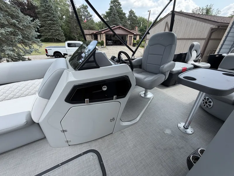 Slide: The Image of Manitou Encore 24 Pro Angler SHP 2021 - 7089257