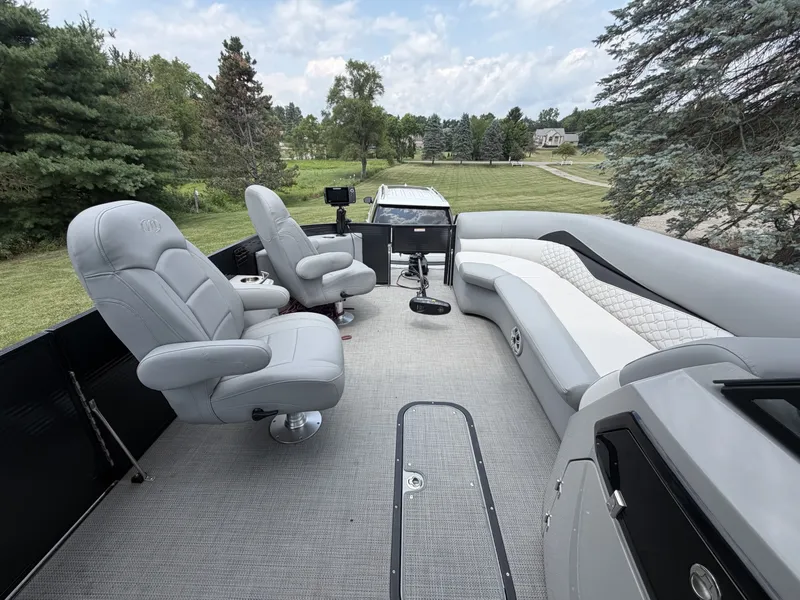 Slide: The Image of Manitou Encore 24 Pro Angler SHP 2021 - 7089256