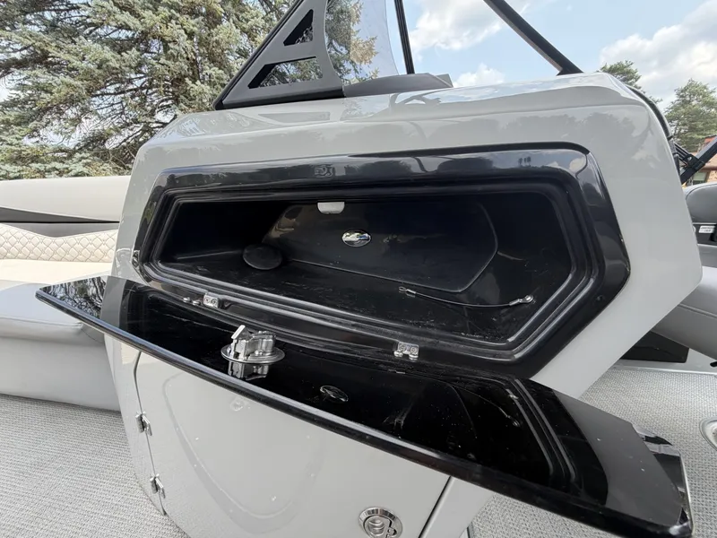 Slide: The Image of Manitou Encore 24 Pro Angler SHP 2021 - 7089259