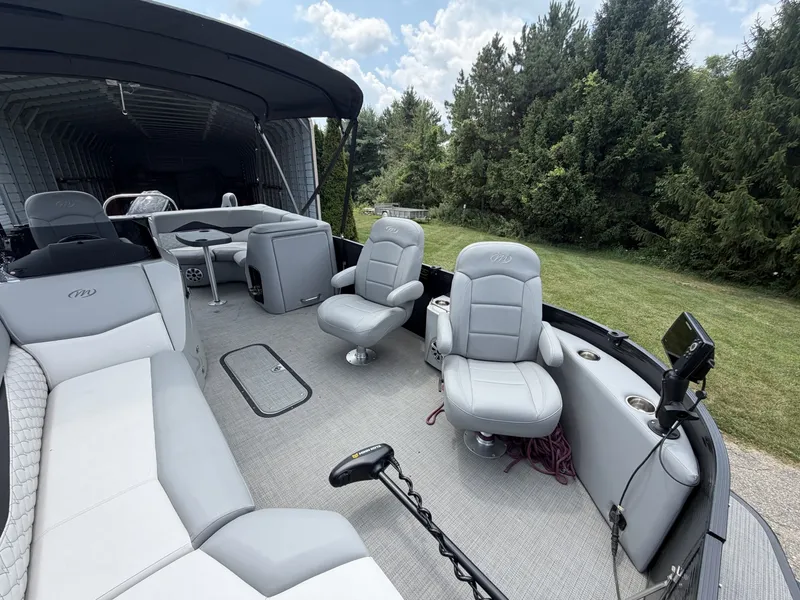Slide: The Image of Manitou Encore 24 Pro Angler SHP 2021 - 7089251