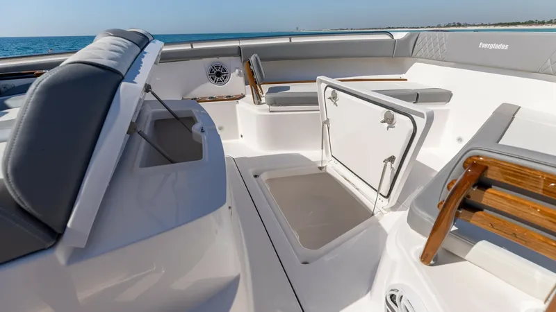 Slide: The Image of Spacious Bow Seating Area The Everglades 455 Center Console features a spacious bow seating area with plush cushions and elegant wood accents. The easily accessible storage compartments provide ample space for gear, ensuring a clutter-free environment. Enjoy panoramic ocean views - 7095078