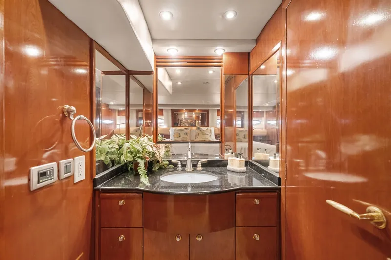 Slide: The Image of Meridian 580 Pilothouse 2008 - 7309279