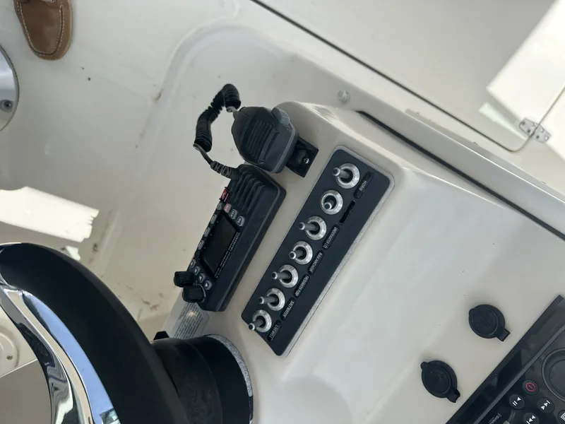 Slide: The Image of Boston Whaler 27 2015 - 7140549