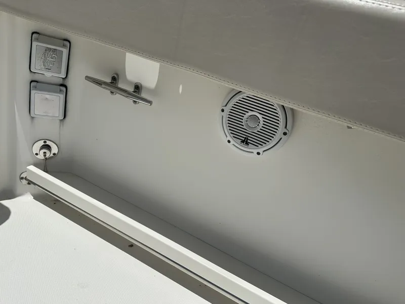 Slide: The Image of Boston Whaler 27 2015 - 7140543
