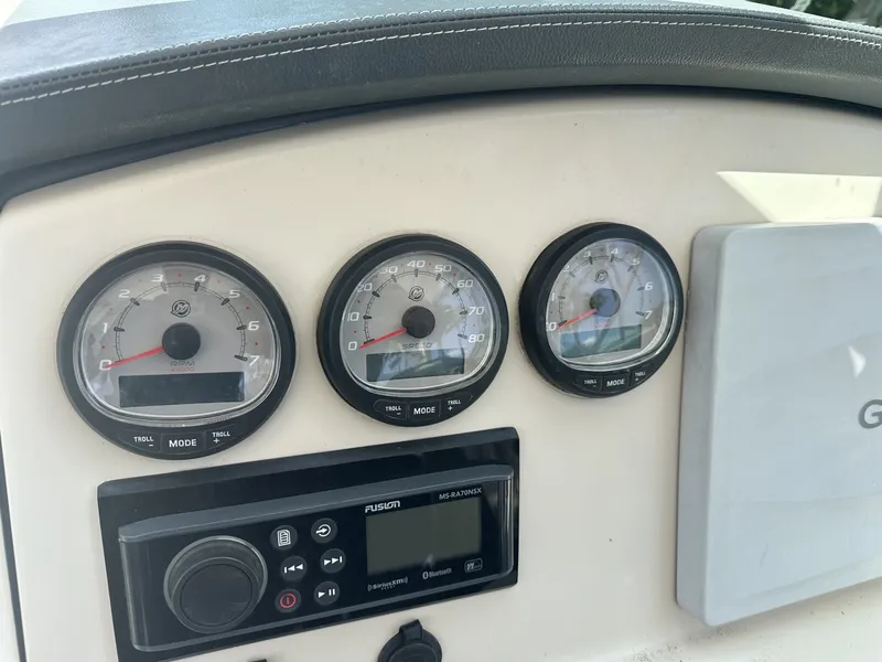 Slide: The Image of Boston Whaler 27 2015 - 7140550