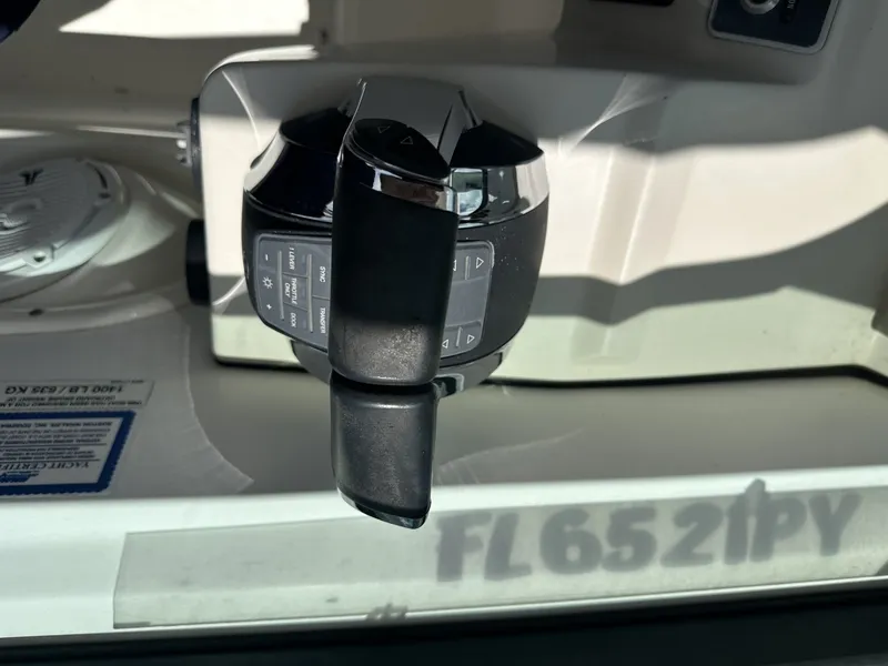 Slide: The Image of Boston Whaler 27 2015 - 7140547