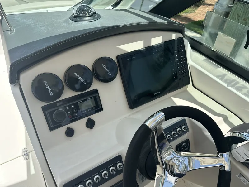 Slide: The Image of Boston Whaler 27 2015 - 7140546