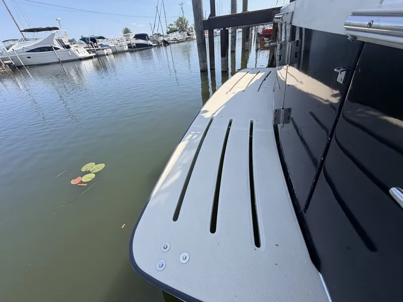 Slide: The Image of Mainship 34 Trawler 2006 - 7140999