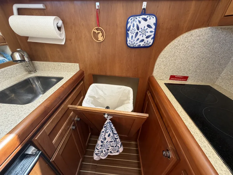 Slide: The Image of Mainship 34 Trawler 2006 - 7141021