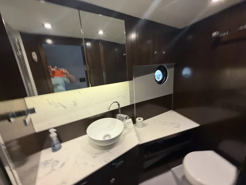 Slide: The Image of Cruisers Yachts 46 Cantius 2022 - 7150037