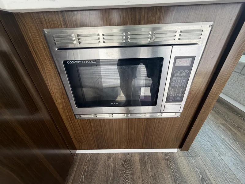 Slide: The Image of Cruisers Yachts 46 Cantius 2022 - 7150044