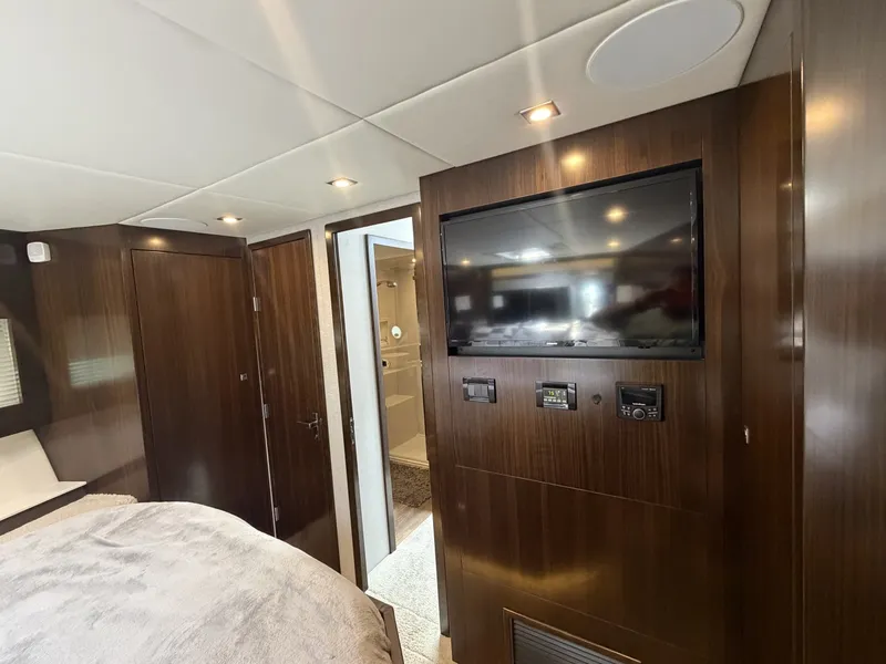 Slide: The Image of Cruisers Yachts 46 Cantius 2022 - 7150023