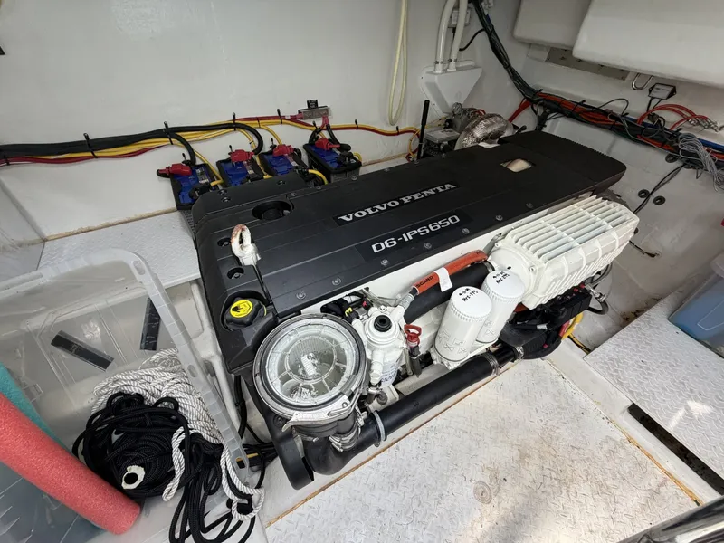 Slide: The Image of Cruisers Yachts 46 Cantius 2022 - 7150061