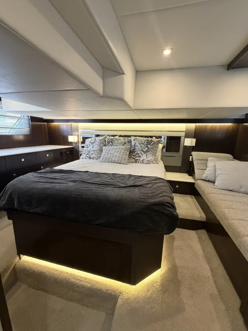 Slide: The Image of Cruisers Yachts 46 Cantius 2022 - 7150031