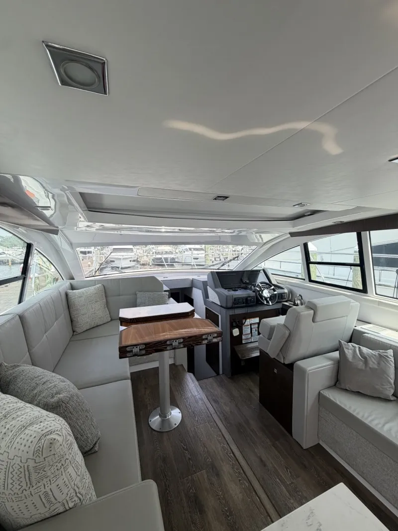 Slide: The Image of Cruisers Yachts 46 Cantius 2022 - 7150042