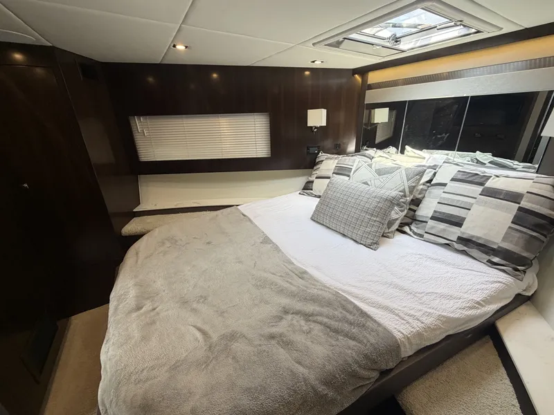 Slide: The Image of Cruisers Yachts 46 Cantius 2022 - 7150022