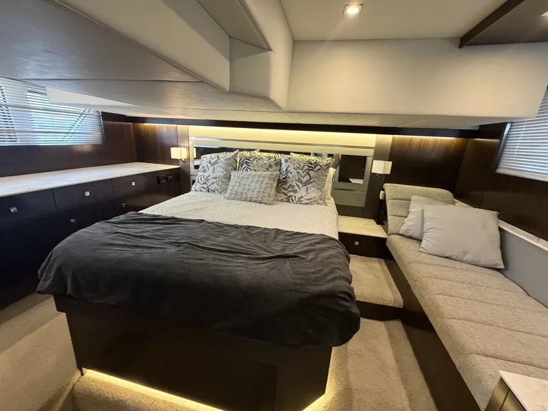 Slide: The Image of Cruisers Yachts 46 Cantius 2022 - 7150029