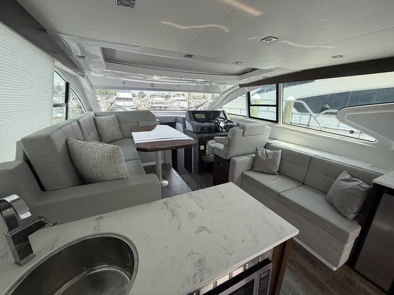 Slide: The Image of Cruisers Yachts 46 Cantius 2022 - 7150047
