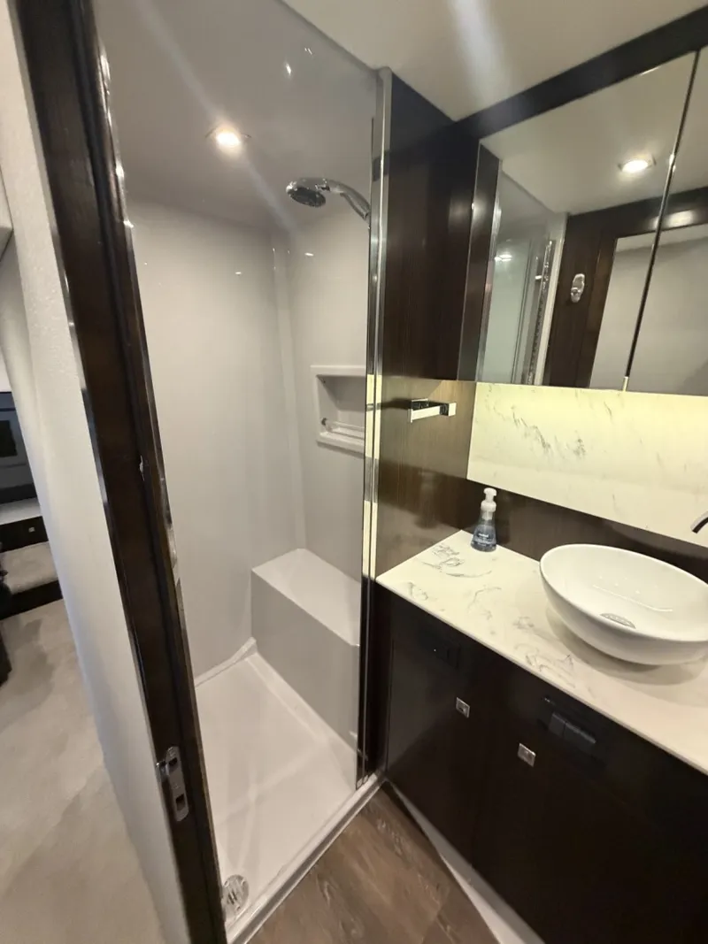 Slide: The Image of Cruisers Yachts 46 Cantius 2022 - 7150039