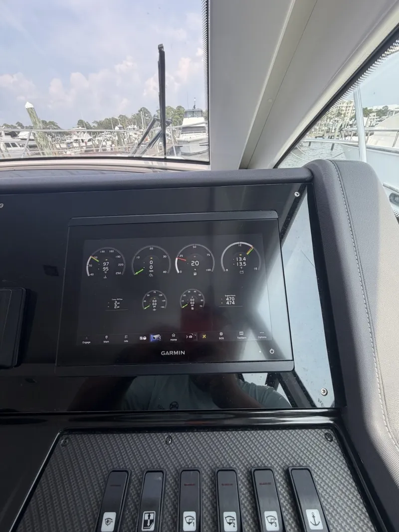 Slide: The Image of Cruisers Yachts 46 Cantius 2022 - 7150057