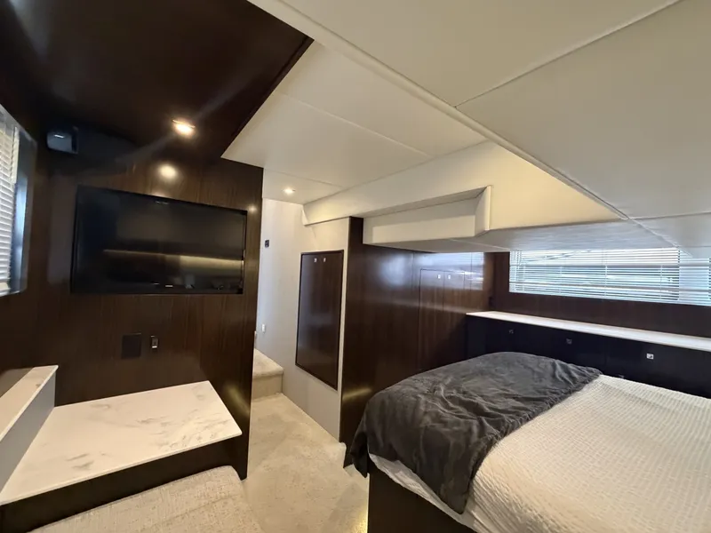 Slide: The Image of Cruisers Yachts 46 Cantius 2022 - 7150034