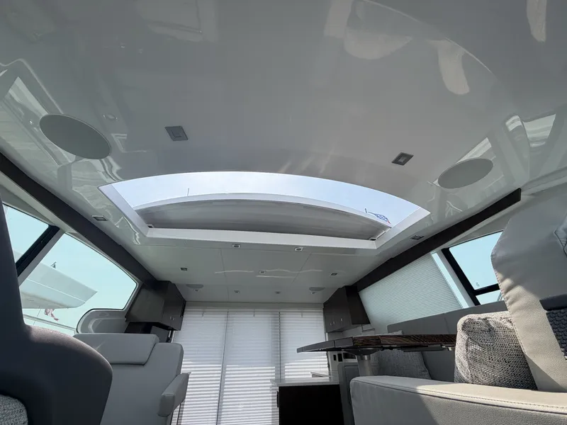 Slide: The Image of Cruisers Yachts 46 Cantius 2022 - 7150059