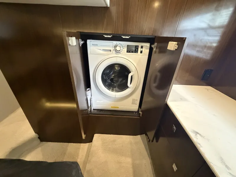 Slide: The Image of Cruisers Yachts 46 Cantius 2022 - 7150036
