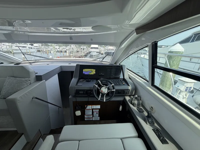 Slide: The Image of Cruisers Yachts 46 Cantius 2022 - 7150055