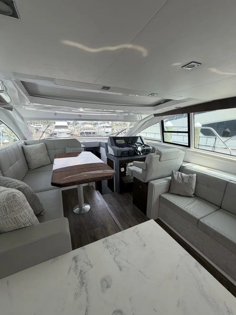 Slide: The Image of Cruisers Yachts 46 Cantius 2022 - 7150045
