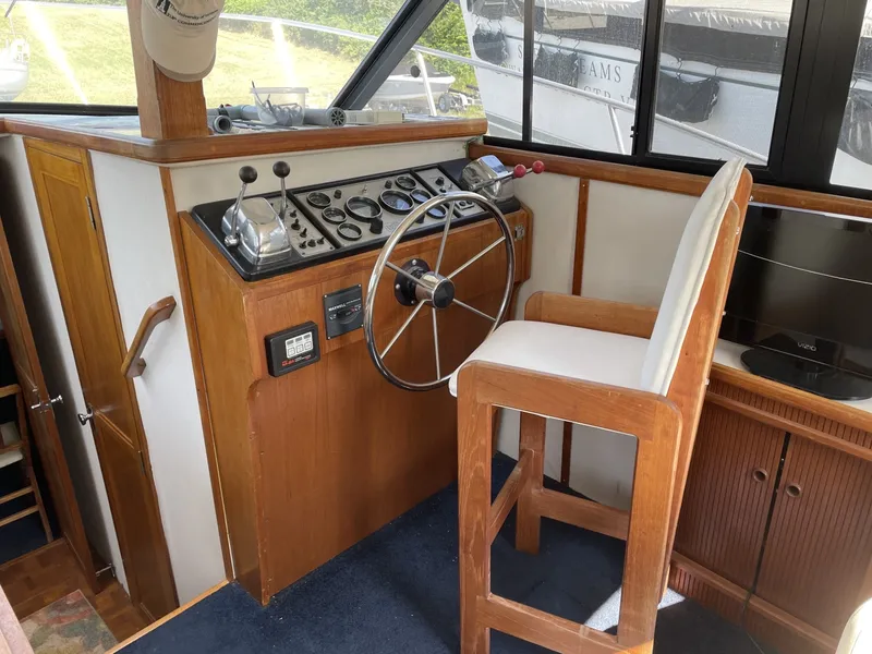 Slide: The Image of Carver Yachts 34 1989 - 7141146