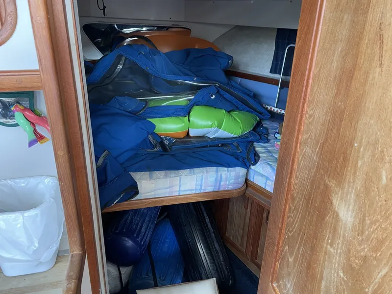 Slide: The Image of Carver Yachts 34 1989 - 7141148