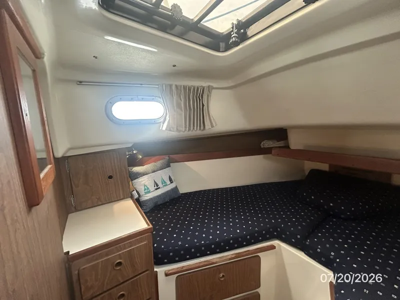 Slide: The Image of 35' Pearson stateroom port - 7141308