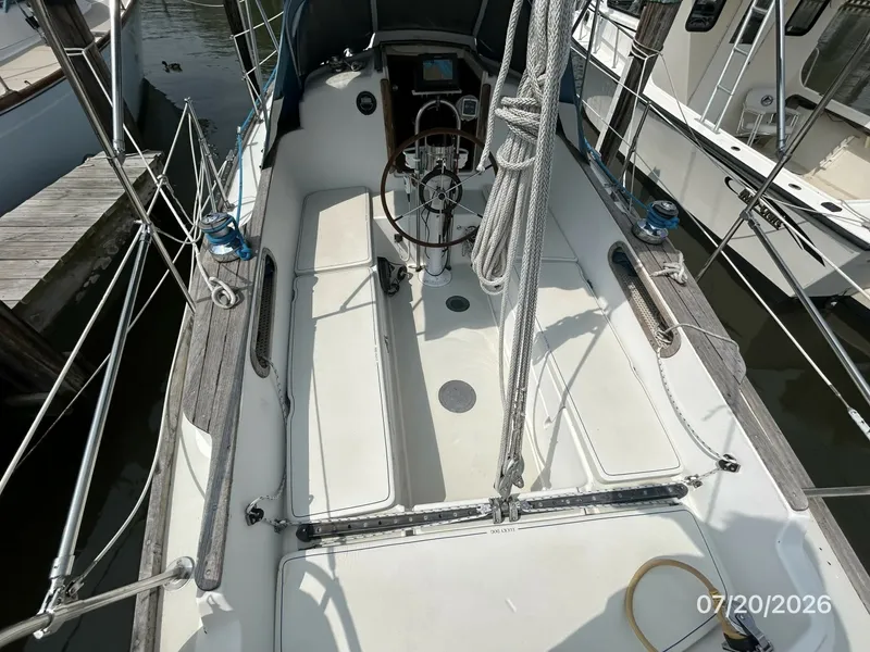 Slide: The Image of 35' Pearson cockpit forward - 7141269