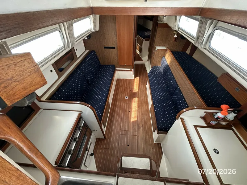 Slide: The Image of 35' Pearson salon forward - 7141291