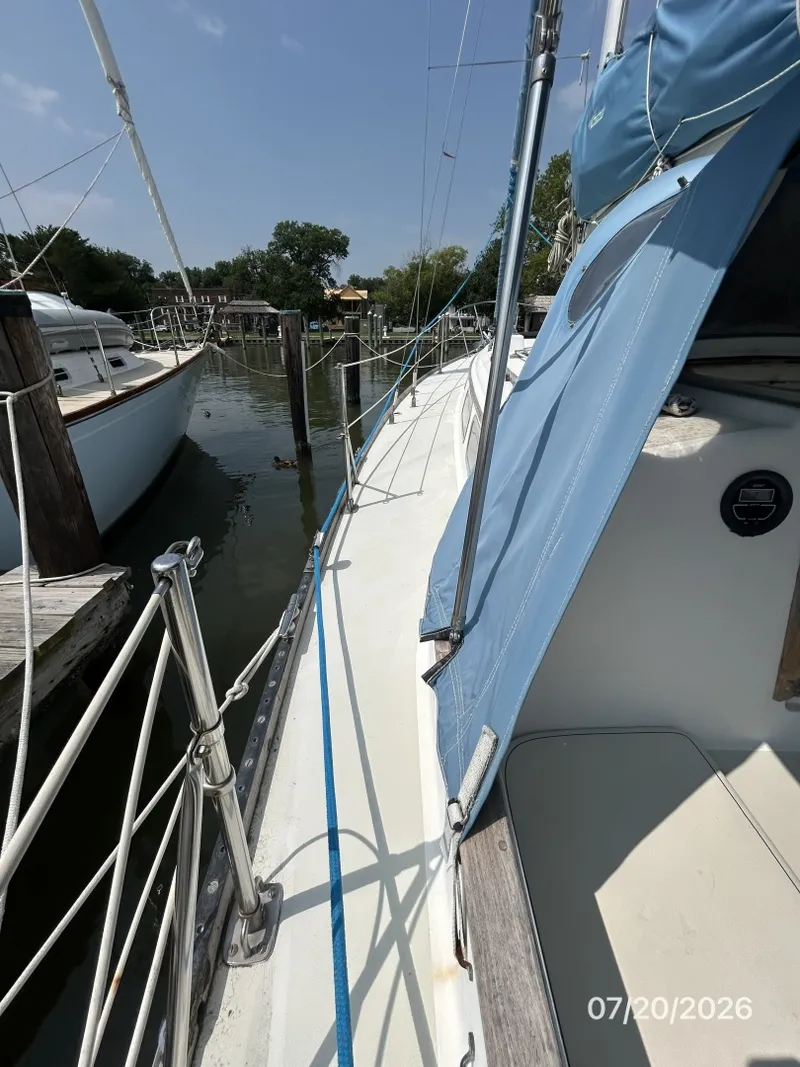 Slide: The Image of 35' Pearson port side deck - 7141289