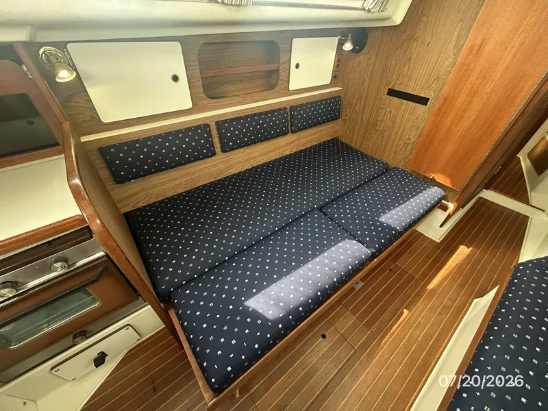 Slide: The Image of 35' Pearson salon port berth - 7141293