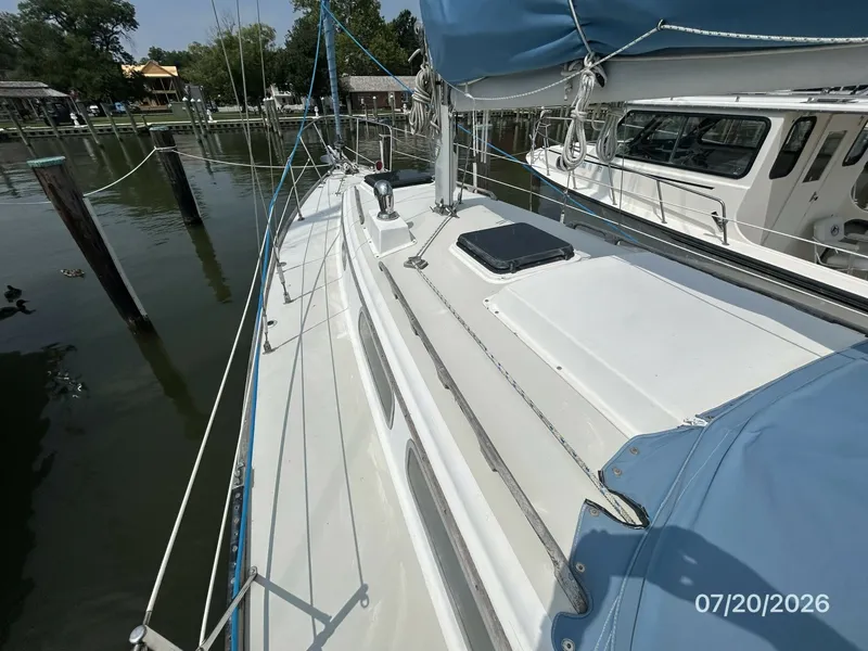 Slide: The Image of 35' Pearson foredeck2 - 7141274