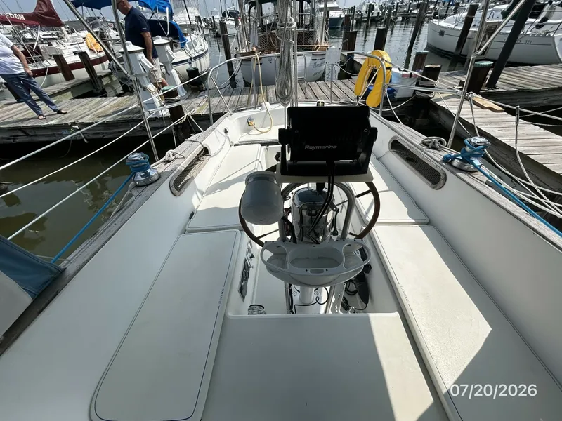 Slide: The Image of 35' Pearson cockpit aft - 7141266