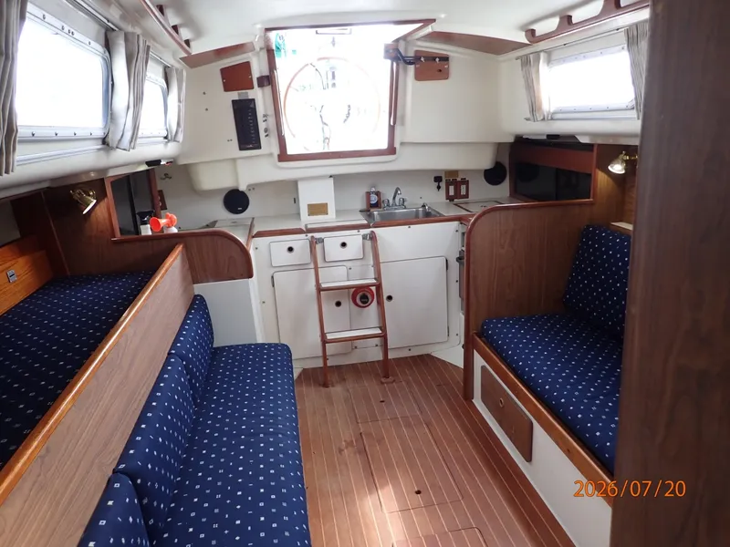 Slide: The Image of 35' Pearson salon aft - 7141262