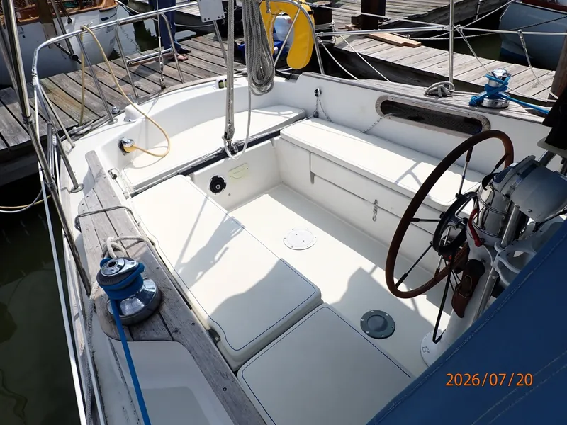 Slide: The Image of 35' Pearson cockpit2 - 7141272