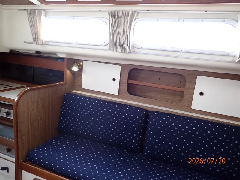 Slide: The Image of 35' Pearson salon port - 7141292