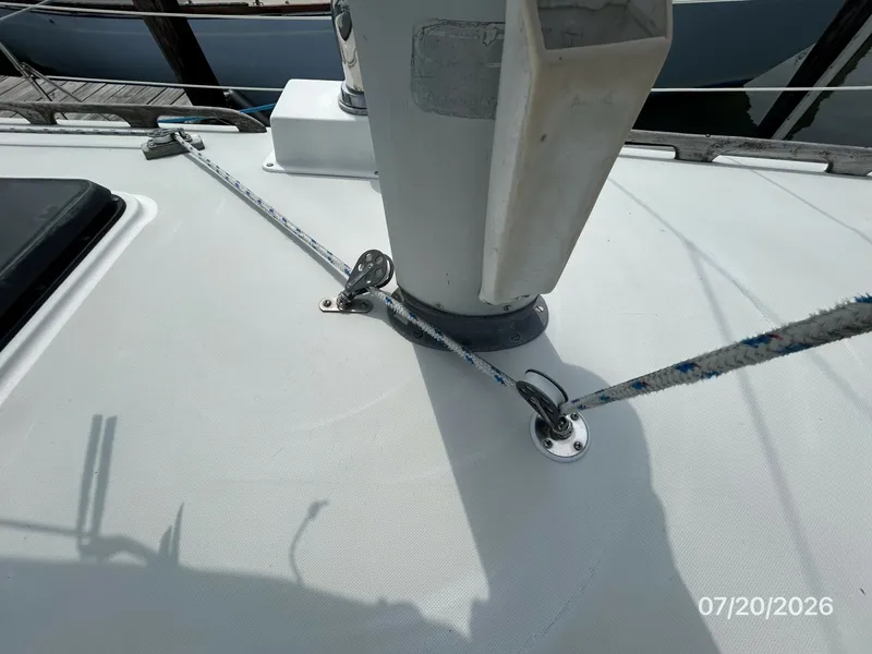 Slide: The Image of 35' Pearson mast base2 - 7141287