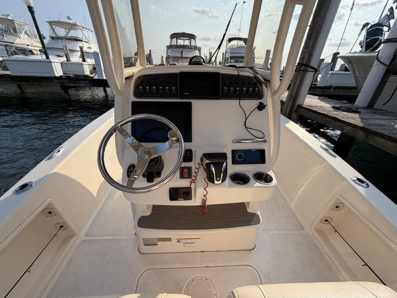 Slide: The Image of Grady-White 251 Coastal Explorer 2022 - 7141359