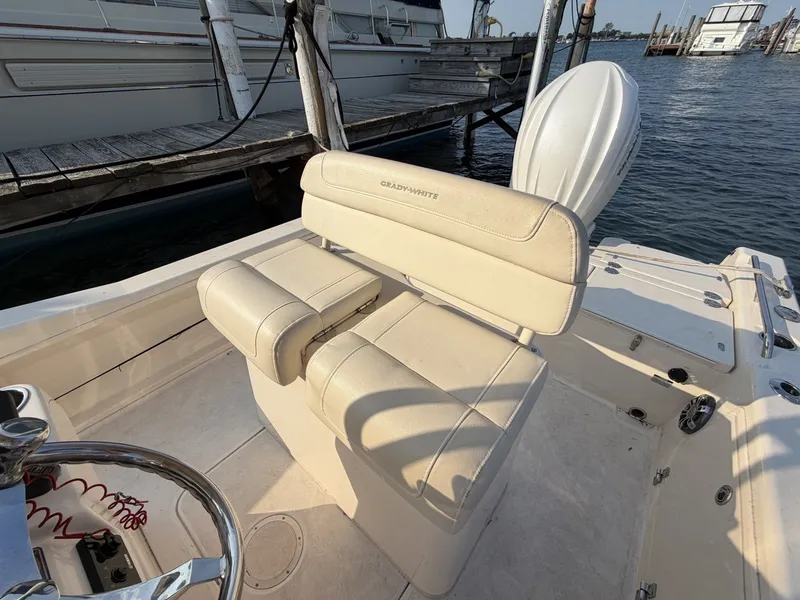 Slide: The Image of Grady-White 251 Coastal Explorer 2022 - 7141369