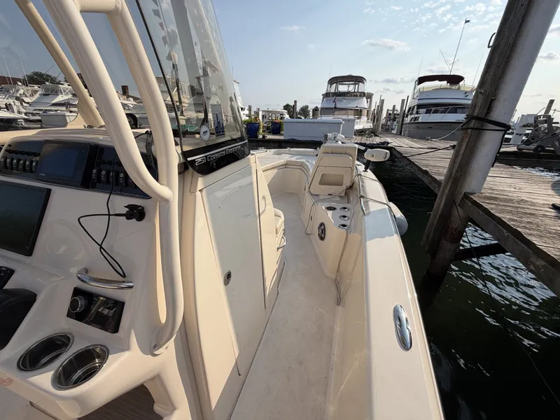 Slide: The Image of Grady-White 251 Coastal Explorer 2022 - 7141371