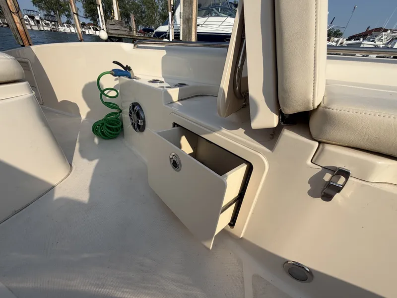 Slide: The Image of Grady-White 251 Coastal Explorer 2022 - 7141382