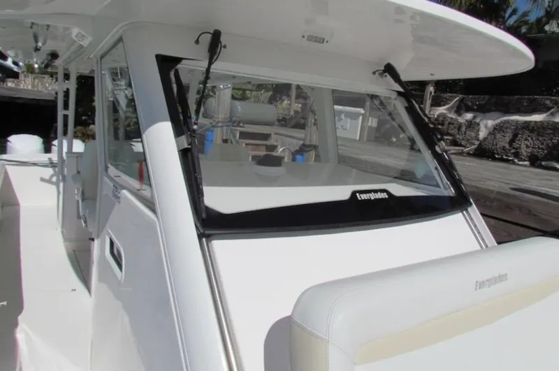 Slide: The Image of Everglades 435 Center Console 2016 - 7156028