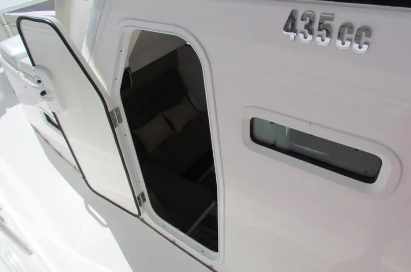 Slide: The Image of Everglades 435 Center Console 2016 - 7156036
